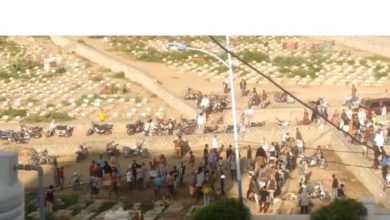 صورة اشتباكات في إحدى مقابر صنعاء بعد خلاف بين ورثة أثناء دفن والدهم