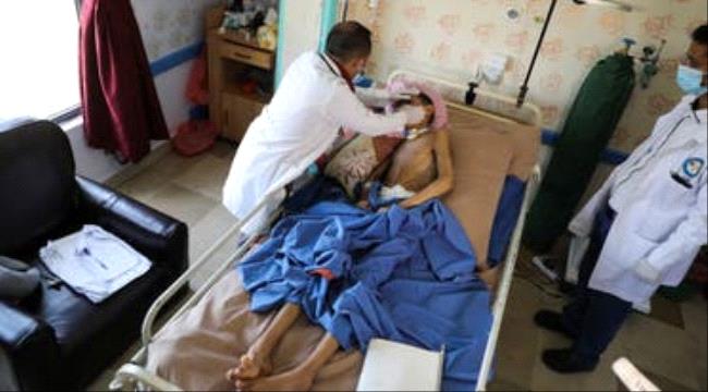 صورة الحوثي يساوم أهالي ضحايا “حقنة السرطان القاتلة”