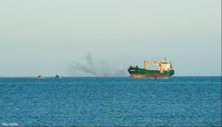 صورة تعرض سفينة لإطلاق نار قرب ميناء نشطون