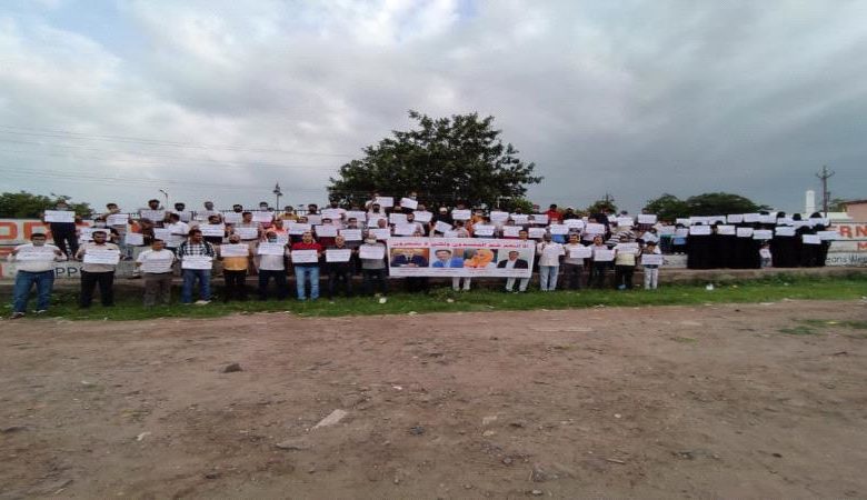 صورة طلاب اليمني يبدأون اعتصام مفتوح في مقر الملحقية الثقافية في دلهي