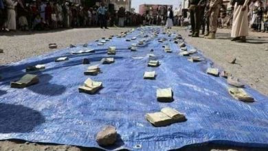 صورة “جنت على نفسها براقش”.. عواقب خنق إقتصاد اليمن تصيب الحوثي بالدوار