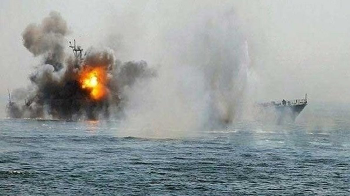 التحالف يعلن تدمير زورقين حوثيين استهدفا ميناء الصليف غرب اليمن