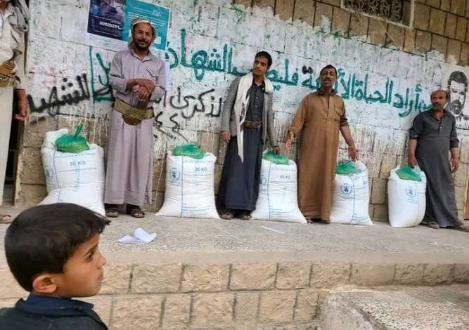 صورة اتهامات لقادة حوثيين بسرقة أطنان من المساعدات الإنسانية