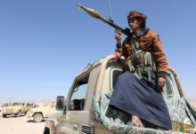 صورة الحوثيون يدفعون بقوات جديدة وآليات عسكرية متنوعة إلى تعز