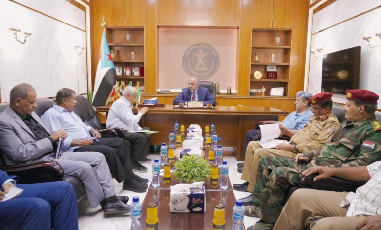 صورة الزُبيدي يلتقي الهيئة الاستشارية العسكرية في المجلس الانتقالي الجنوبي