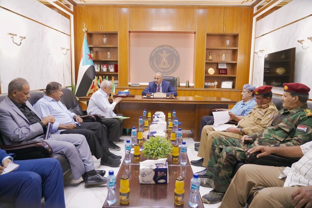 الرئيس الزُبيدي يلتقي الهيئة الاستشارية العسكرية في المجلس الانتقالي الجنوبي