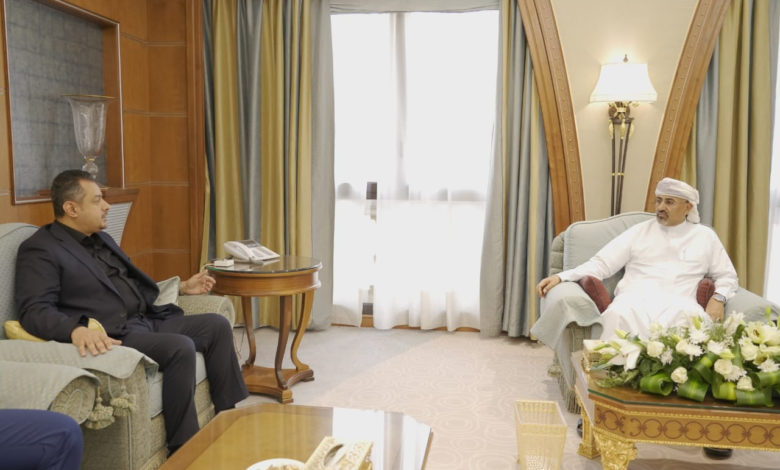 صورة الزبيدي يؤكد ان الاقتصاد والخدمات أولوية عاجلة على طاولة المجلس الرئاسي ويطلع على أوضاع صعدة وصنعاء