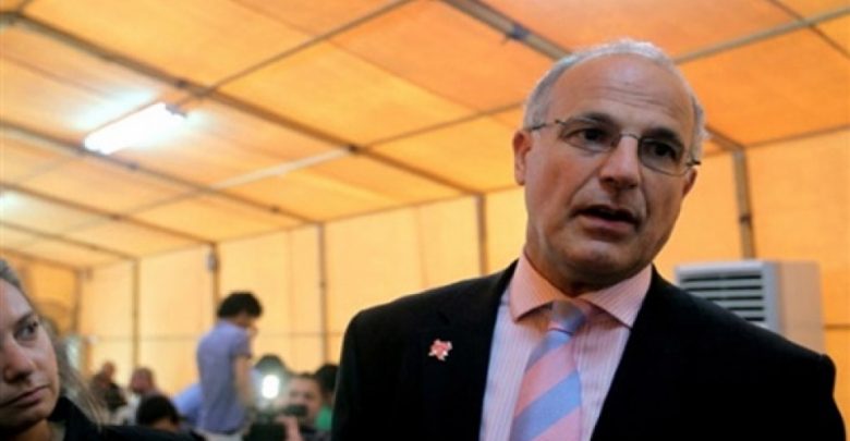 السفير البريطاني يعلن رسميا انتهاء فترة عمله في اليمن وهكذا وصف اليمنيين