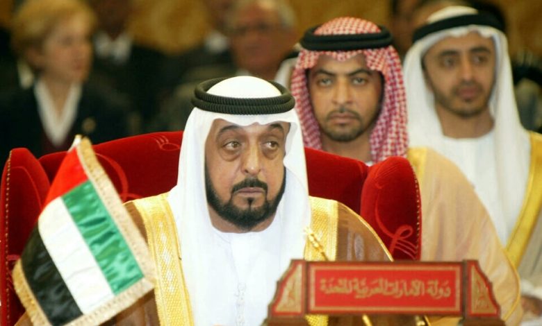 صورة قرقاش يعلق على وفاة رئيس الإمارات والحكومة تعلن تعطيل العمل لمدة 3 أيام