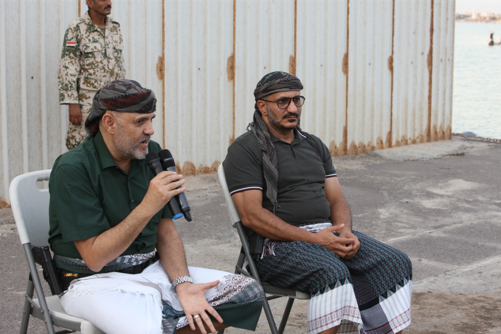 “يمن الغد” ينشر تفاصيل أول لقاء يجمع محافظ تعز بالعميد طارق صالح “صور + فيديو”
