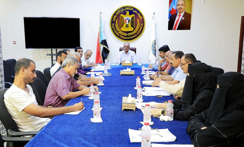 صورة عدن.. المجلس الانتقالي يحذر الحكومة من آثار سياستها الفاشلة في إدارة الأزمات