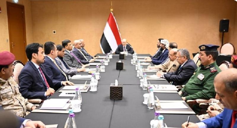 مجلس القيادة يتدارس الأوضاع المحلية وتداعيات الهجمات الإرهابية الحوثية