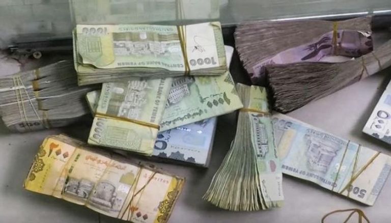 تعرف على سعر صرف الريال اليمني مقابل الدولار والسعودي بعد وصول رئيس الوزراء الى عدن