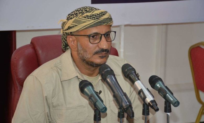 صورة العميد طارق صالح: يجب رفع الحصار عن تعز فورا