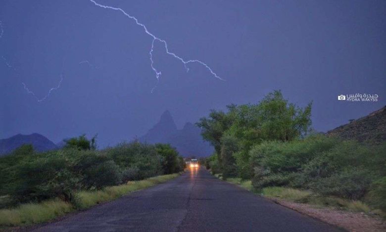 صورة الأرصاد: محافظات يمنية ستشهد أمطاراً وعواصف رعدية خلال الساعات القادمة