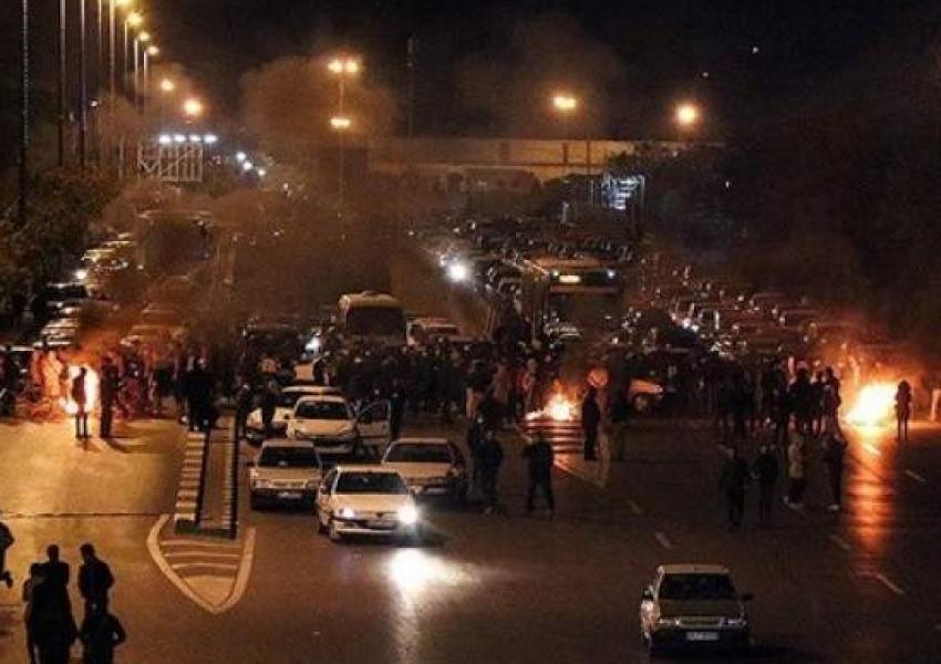 انتفاضة عارمة ضد الحرس الثوري والاحتجاجات تجتاح 8 مدن إيرانية حتى الان