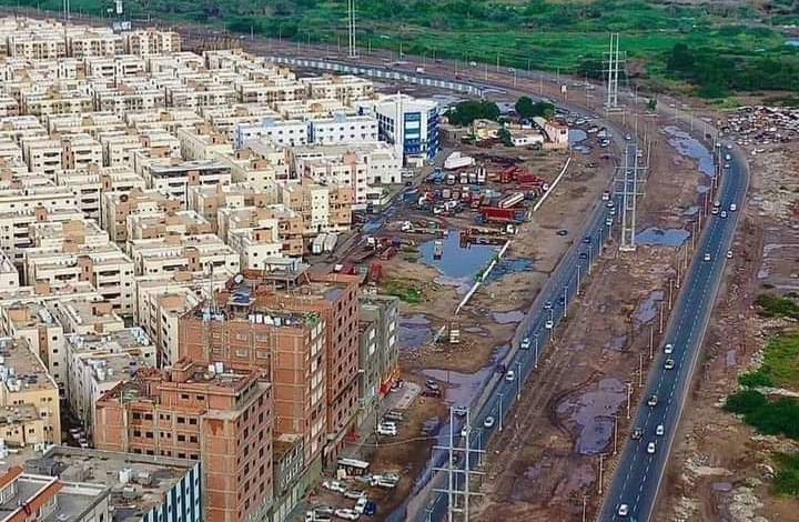 صورة عدن.. أهالي انماء يشكون انقطاع الاتصالات عن حيهم مع انقطاع الكهرباء