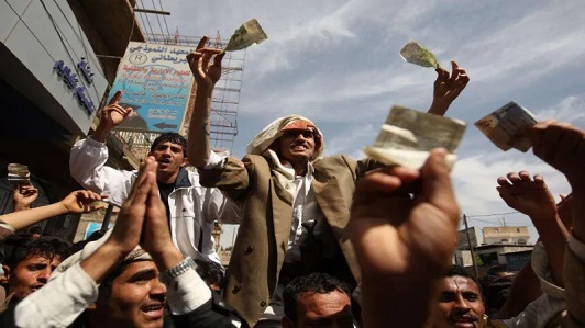 صورة حين تتلذذ المليشيا الحوثية بتعذيب اليمنيين