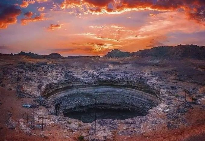 صورة ماذا وجد الفريق العماني في “قعر جهنم” شرق اليمن؟ الوكالة الفرنسية تُجيب “أعجوبة جديدة”