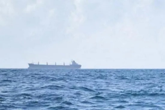 البحرية البريطانية: هجوم بصاروخ حوثي على سفينة بخليج عدن