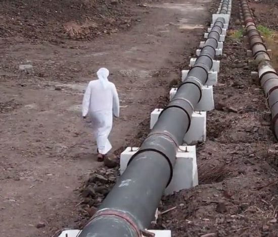 صورة بتمويل إماراتي.. إنجاز مشروع خط المياه بمحطة البرزخ في عدن