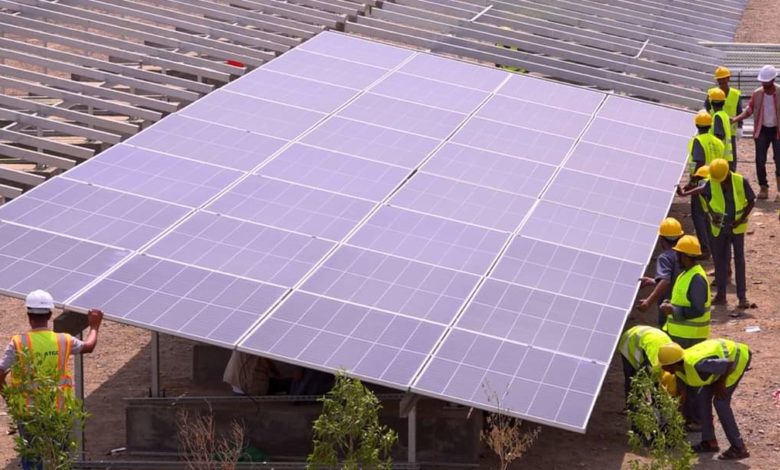 صورة بعد المخاء.. الإمارات تبشر أبناء شبوة بإنشاء محطة طاقة شمسية