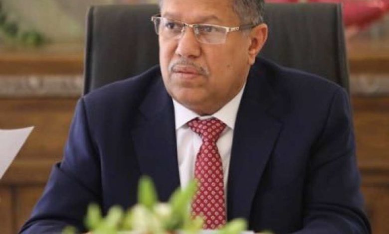 صورة بن دغر: أبناء حضرموت يدعمون جهود السلام في اليمن