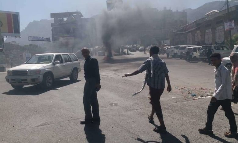 صورة ترهل الشرعية يوسع دائرة الفوضى الأمنية.. الاخوان يعلنون فقدان السيطرة على عصابات الرعب بتعز