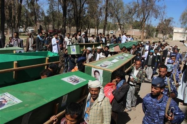 صورة خلال خمسة أيام .. ميليشيا الحوثي تدفن 22 من عناصرها بصنعاء