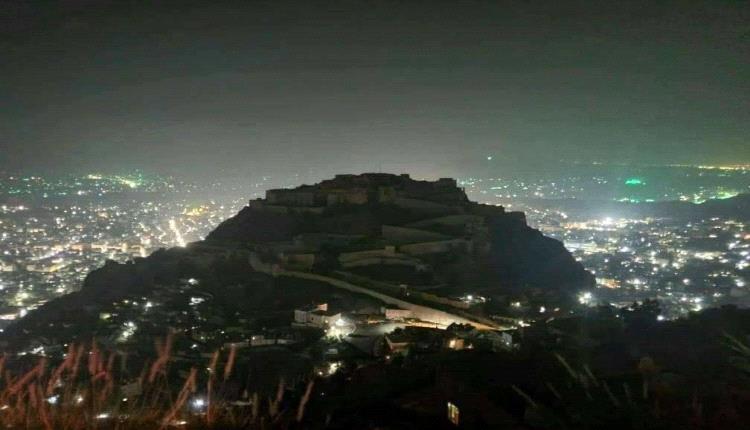 صورة هجوم مسلح على منزل مسؤول كبير في تعز