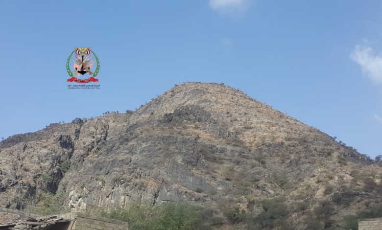 صورة قوات الجيش والمقاومة تهاجم مواقع لمليشيا الحوثي غربي تعز