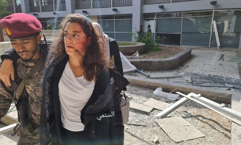 صورة تفاصيل الانفجارات الضخمة في مطار عدن وما مصير الحكومة وأعضاءها والقتلى والجرحى بالعشرات “صور”