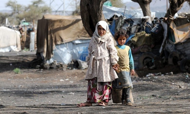 صورة التايمز: الحوثيون تعمدوا القصف العشوائي لأربعة مخيمات لللاجئين في مأرب بالصواريخ