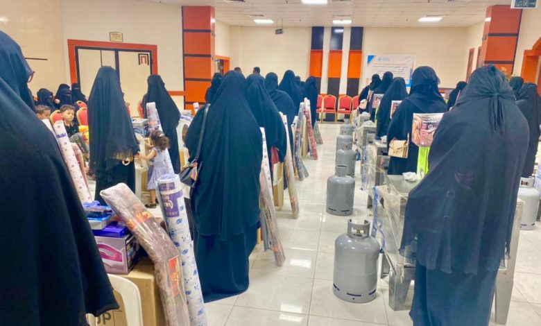 صورة حفل توزيع حقائب التمكين الاقتصادي للمستفيدات من دورتي الخياطة والتفصيل والصناعات الغذائية