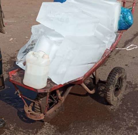 صورة ارتفاع مفاجئ في أسعار الثلج بعدن