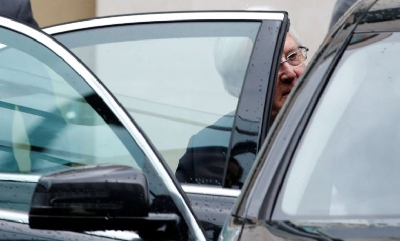 صورة غريفيث يبرئ الحوثي من جرائم الحرب وقتل المدنيين في تعز والحديدة