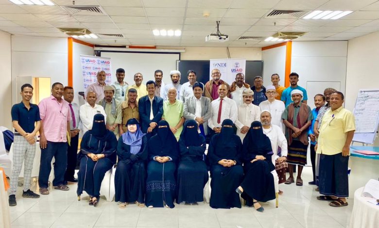 صورة الوكيل الجيلاني يشهد اختتام الورشة التأسيسية لهيئة السلم المجتمعي بمدينة المكلا