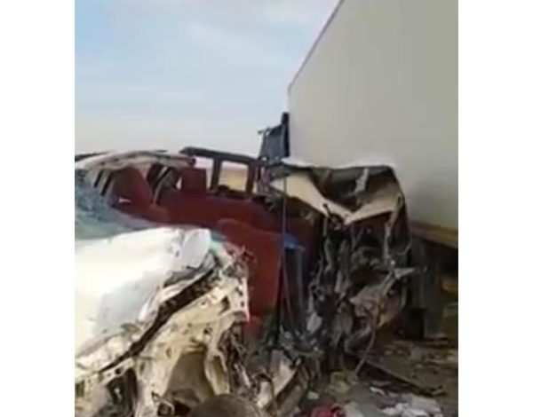 صورة وفاة 4 مغتربين يمنيين عائدين من السعودية بحادث مروع في العبر