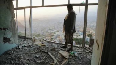 صورة الحوثيون يشترطون دفع السعودية تعويضات للمتضررين من الحرب وواشنطن تطالب الرياض بالتأني