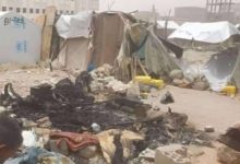 صورة حريق يلتهم مسكنين في مخيم للنازحين بمحافظة شبوة