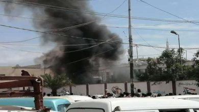 صورة عدن.. اندلاع حريق بمبنى المجلس المحلي بالشيخ عثمان