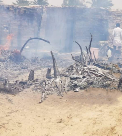 صورة اندلاع حريق في أحد مخيمات النازحين بمأرب