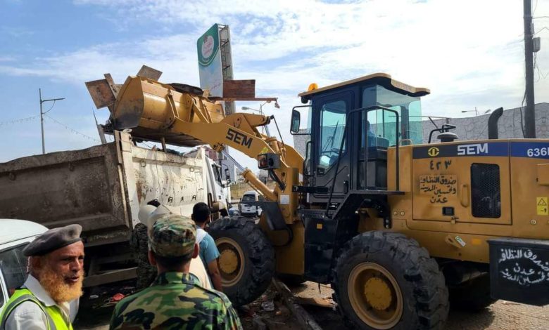 صورة عدن.. حملة أمنية لإزالة أسواق القات في كريتر