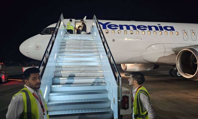 صورة وصول الطائرة الجديدة “مملكة حمير” إلى مطار عدن الدولي