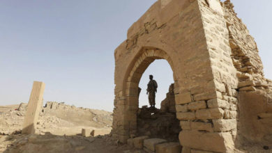 صورة خبراء من إيران للتنقيب عن آثار اليمن وتهريبها