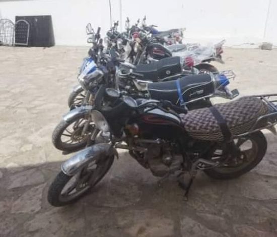 صورة حضرموت.. ضبط عصابتين لسرقة الدراجات في فوة