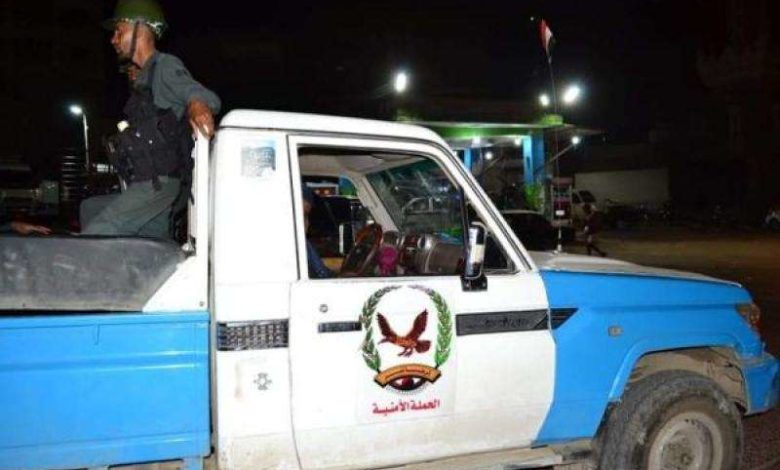 صورة القبض على 4 متهمين بابتزاز فتيات في تعز وتهديدهن بنشر صورهن