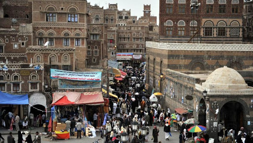 مليشيا الحوثي تبتز التجار وتلزمهم بدفع ضرائب جديدة وتحذر المتخلفين
