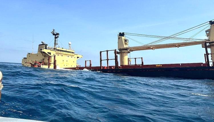 صورة وصول خبراء أمميين لتقييم تداعيات غرق سفينة روبيمار