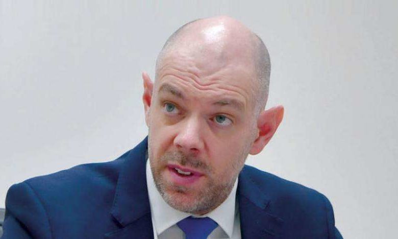 صورة السفير البريطاني يتحدث عن الإنجازات التي حققها خلال عامين في اليمن